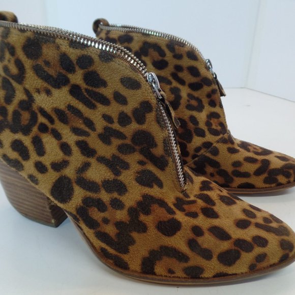 Beast Fashions Shoes - Designs From Beast Fashion Animal Print Shootie Bootie Block Heel Sz 9 Silver HW